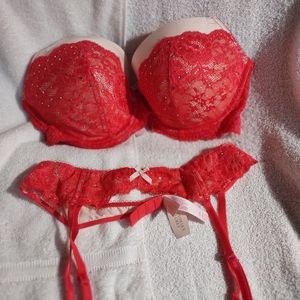 Victoria's Secret Dream Angels 34DD & Garter size XS/S NWT
